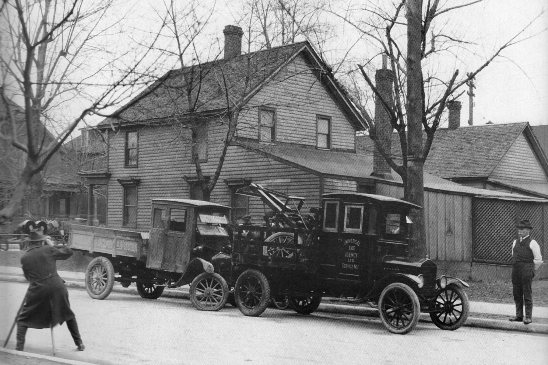 Tow Truck Being Filmed - Ford City