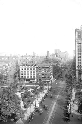 Madison Theatre & Woodward Avenue (1912)