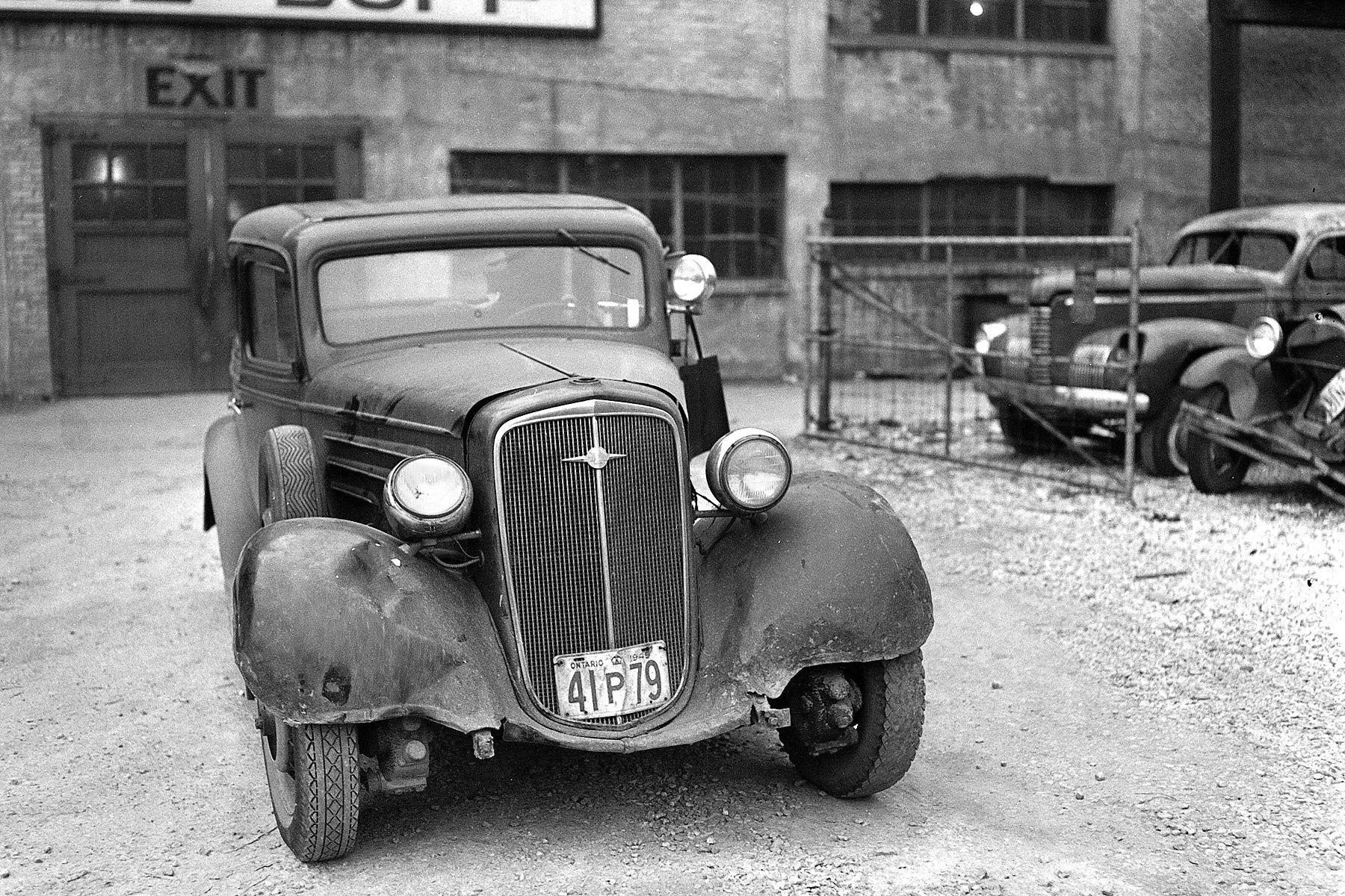 Car Leaving University Avenue & Sandwich Street - Downtown Windsor