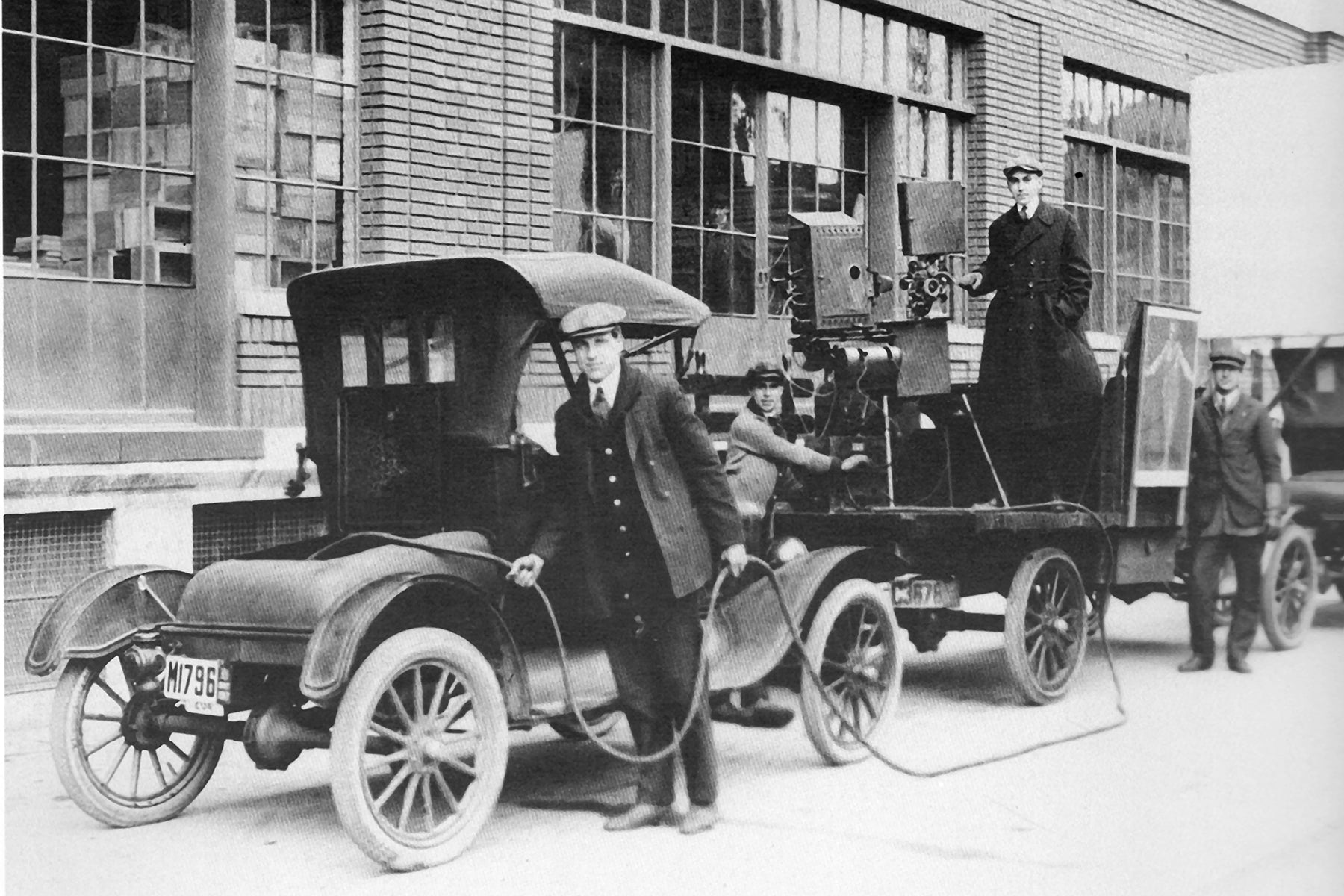 Making A Ford Film - Ford City