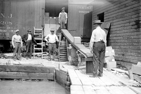 Rum Runners Unloading Booze From Train (1920) - Walkerville