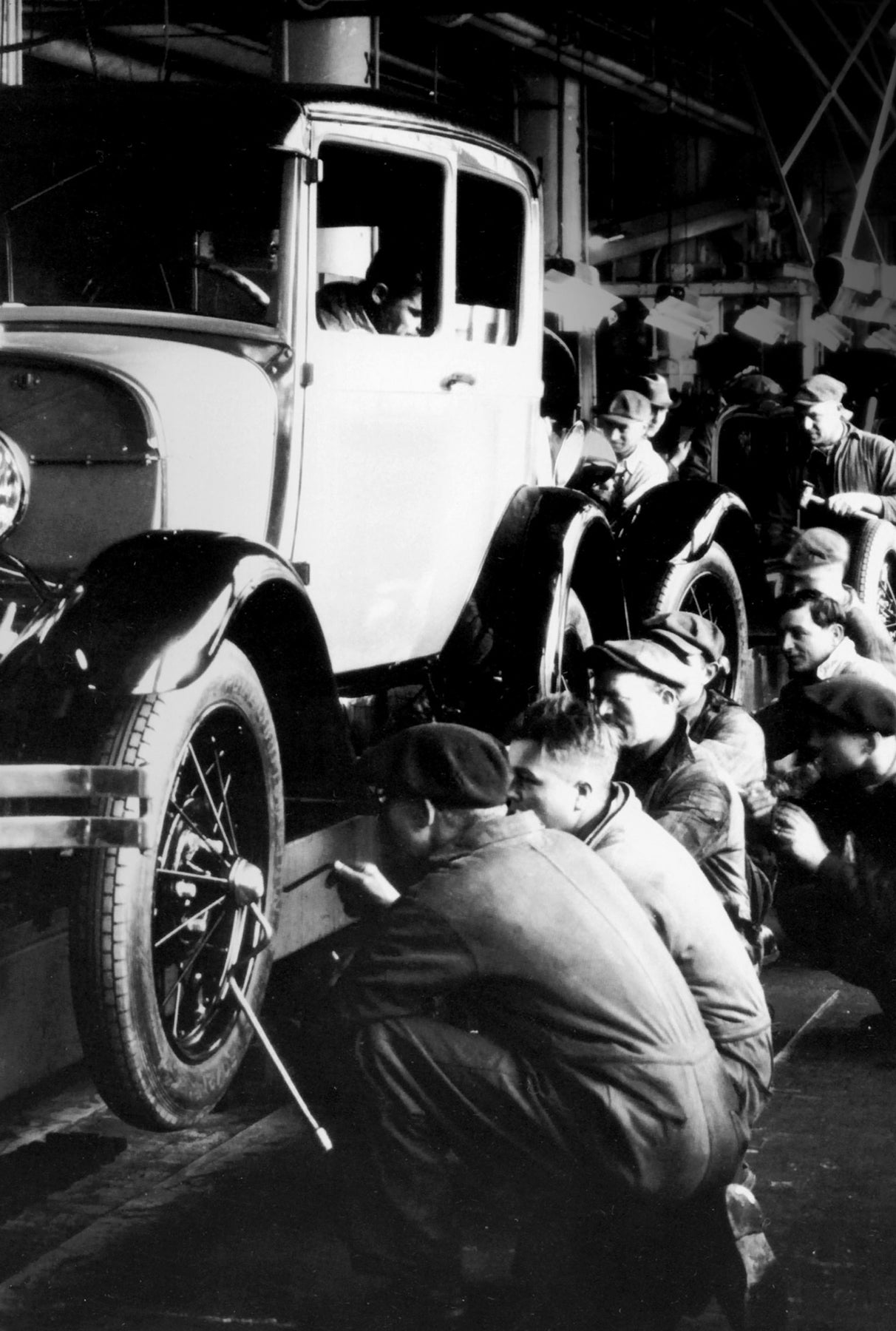 Workers on the Ford Line (1910) - Ford City