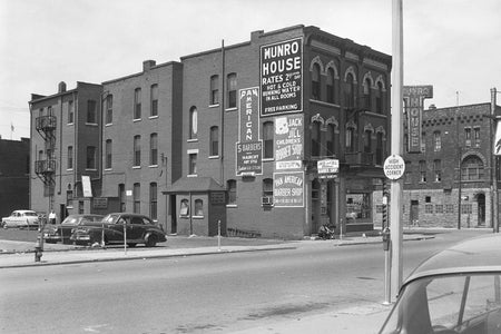 Munro House Hotel on Pitt St (1959)